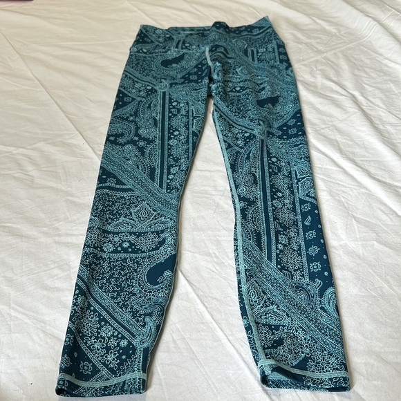 Fabletics PowerHold Kessler II High Waisted Strappy 7/8 Legging. XS - Picture 3 of 7